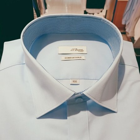 카라 뒷고대에 풀로고 자수 셔츠