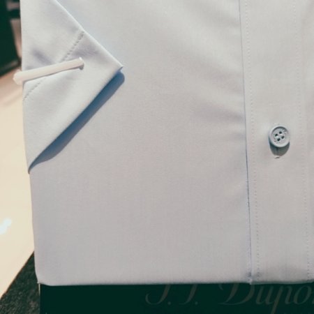 카라 뒷고대에 풀로고 자수 셔츠