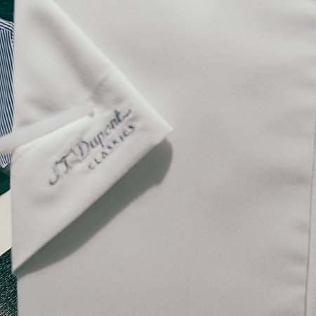 소매단에 풀로고 자수로포인트 셔츠