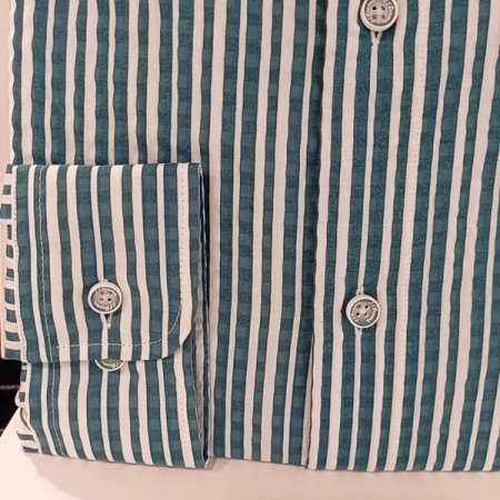 써커 프린트 패턴의 캐주얼 남방 셔츠