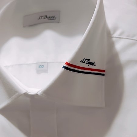 삼색테이프 사양과 풀로고 자수 셔츠