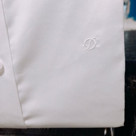 삼색테이프 사양과 풀로고 자수 셔츠