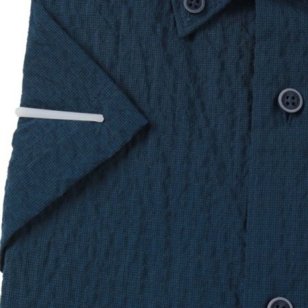 캐주얼 하게 입을수 있는 그린색상셔츠