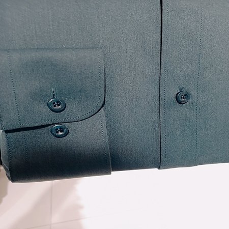 중후한 투톤의 다크그린컬러 셔츠