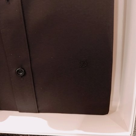 착용감이 좋고 구김이 없는 블랙셔츠