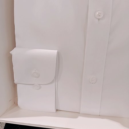 착용감이 좋고 구김이 없는 화이트셔츠