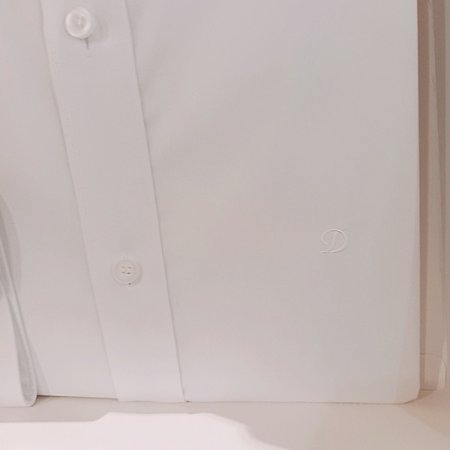 착용감이 좋고 구김이 없는 화이트셔츠