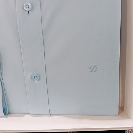 착용감이 좋고 구김이 없는 블루 셔츠