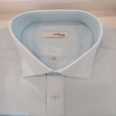 카라 뒷고대에 삼색자수가 포인트 셔츠