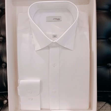 카라 뒷고대에 삼색자수가 포인트 셔츠