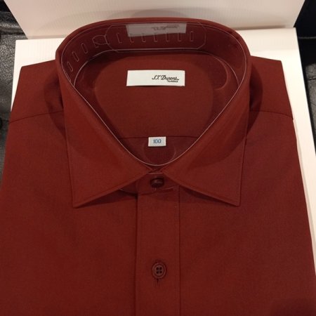 삼색 컬러 테이프를 끼운 슬림셔츠