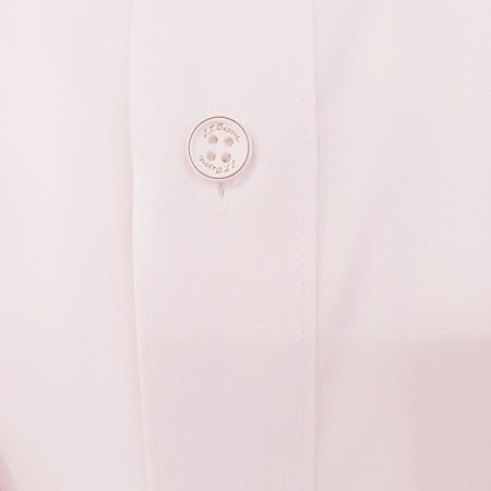 삼색 포인트 자수가 디자인된 일반셔츠