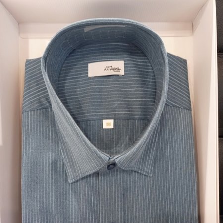 핀스트라이프 패턴으로 짜임의 소재셔츠