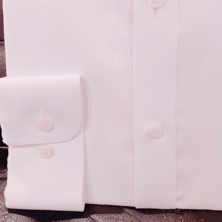 기본 트윌 원단으로 클래식한 셔츠