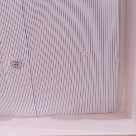 터치감이 좋은 핀 스트라이프 패턴셔츠