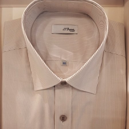 듀퐁만의 시그니처인 삼색자수 셔츠