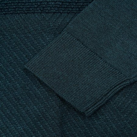 사선 조직 한기장패턴 모크넥 니트