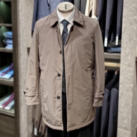 FW다크베이지구스내피탈부착트랜치코트