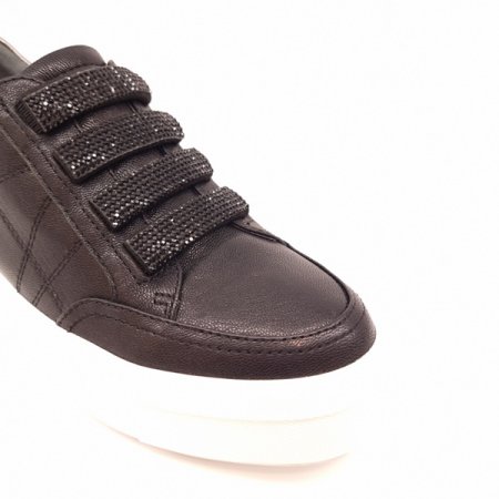 큐빅장식이 돋보이는 키높이 스니커즈