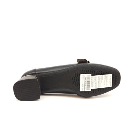 골드포인트 장식이 돋보이는 세미 로퍼