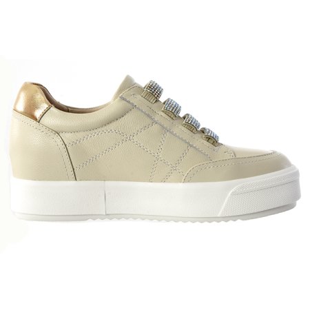 큐빅장식이 돋보이는 키높이 스니커즈