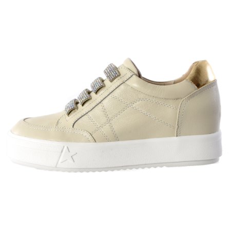 큐빅장식이 돋보이는 키높이 스니커즈