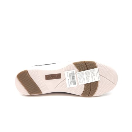 컴포트한 경량 펀칭 디테일 스니커즈