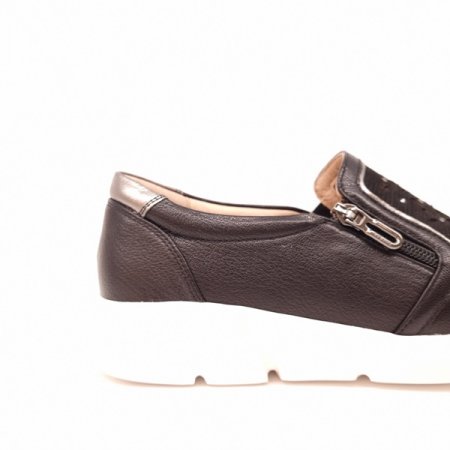 발등 펀칭과 핫피스 장식 여성 슬립온