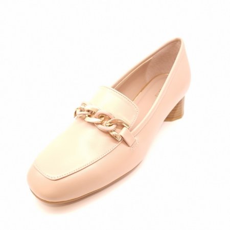 골드 포인트 장식이 돋보이는 세미로퍼