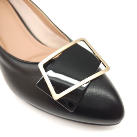 사각 장식이 돋보이는 편한 펌프스