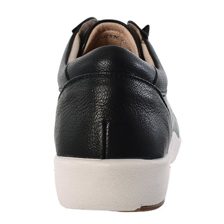 펀칭 디테일 경량 스니커즈