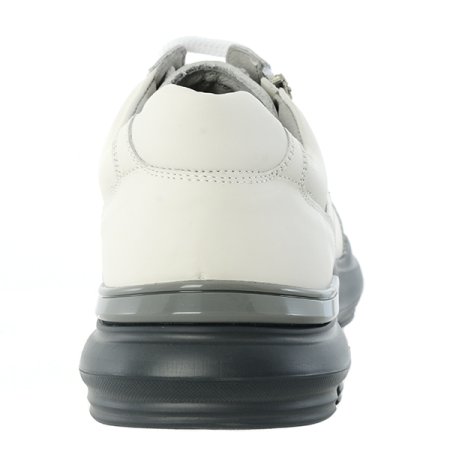 비즈니스 캐주얼 스니커즈