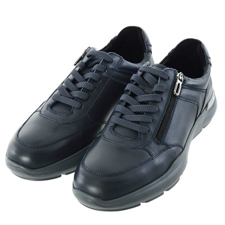 비즈니스 캐주얼 스니커즈