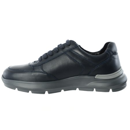 비즈니스 캐주얼 스니커즈