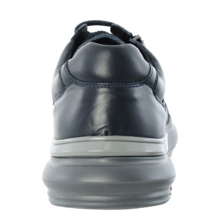 비즈니스 캐주얼 스니커즈