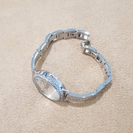 게스 여성 메탈시계