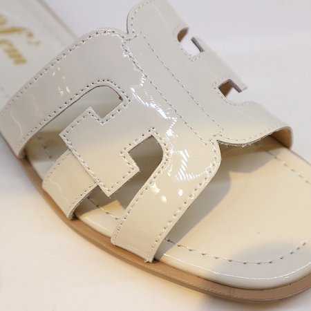여성 발편한 에나멜 샌들 화이트