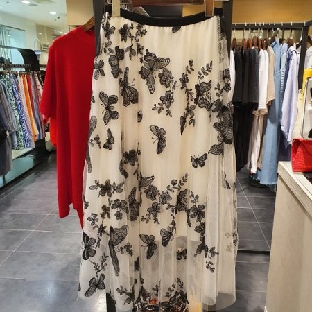 나비자수 스커트