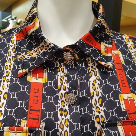 티나힛블라우스