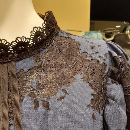 라라 레이스 블라우스