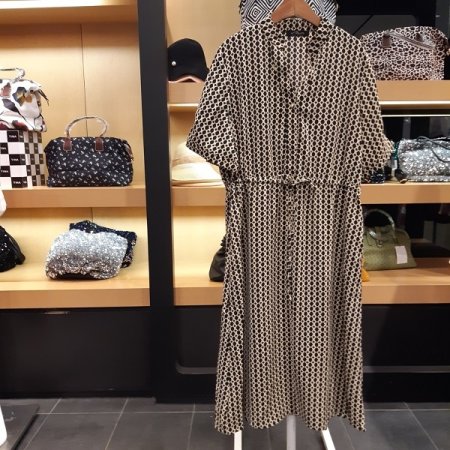 브이 네크라인 원피스