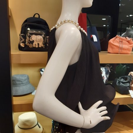 진주 민소매 블라우스