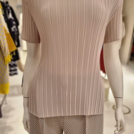 기본라운드반팔티