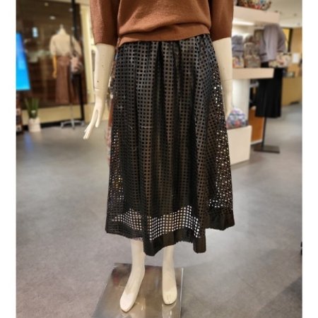 펀칭 에코 가죽 스커트