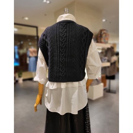 숏 니트 베스트