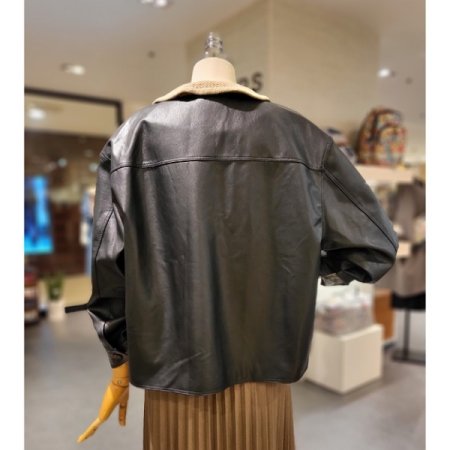 라운드 넥 가죽 점퍼