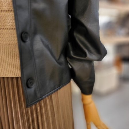 라운드 넥 가죽 점퍼