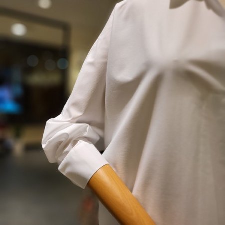 카라넥 블라우스