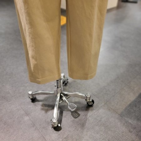 이중 단추 배기 팬츠