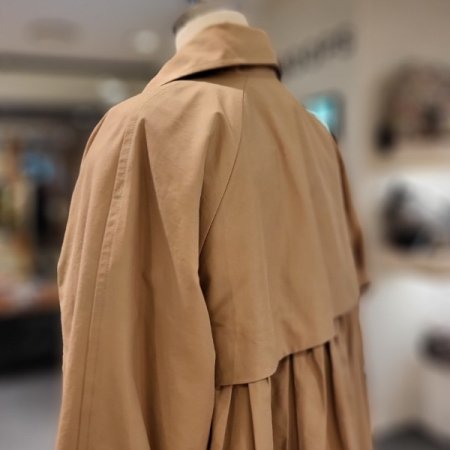 뒷주름 하프 코트